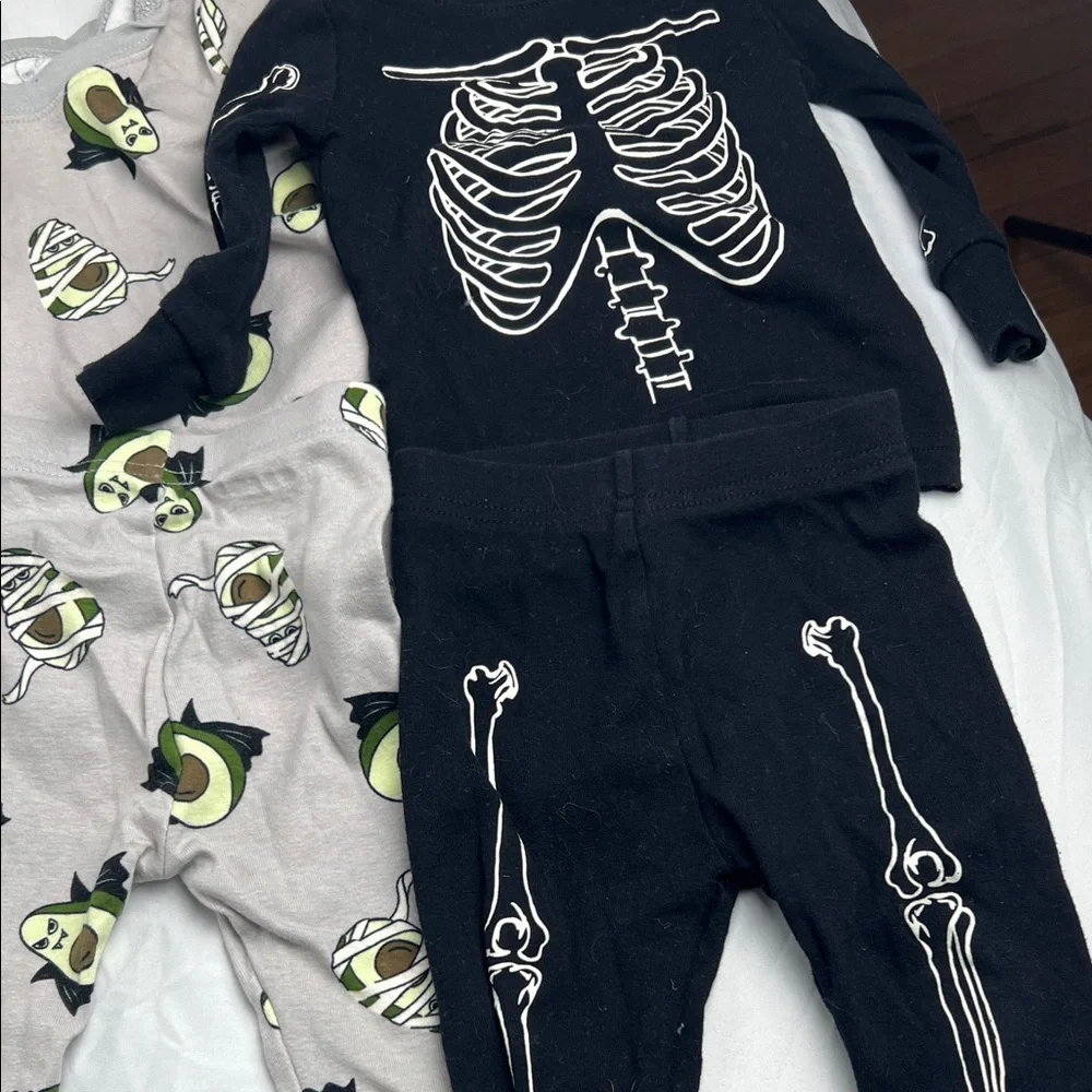 6 Kids One-Piece Pajama Set - Avocado Gray, Navy Sleep Monster &‎ Black Skeleton